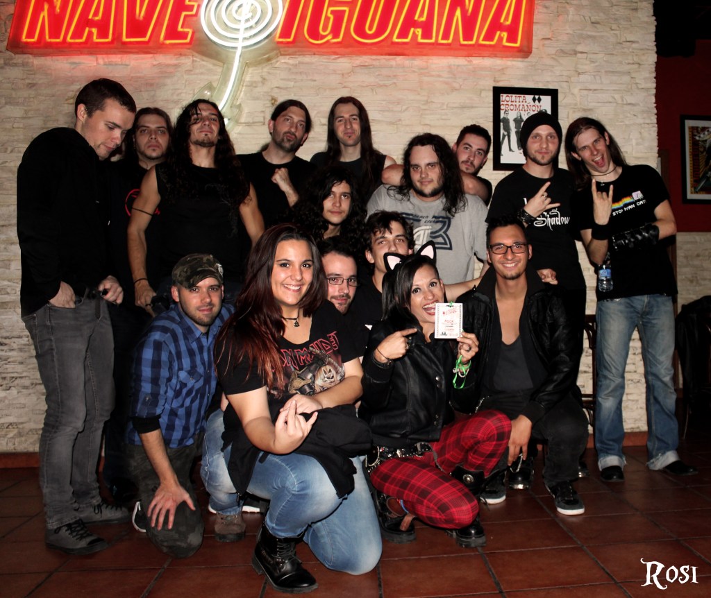 Todos con Karina y Angela